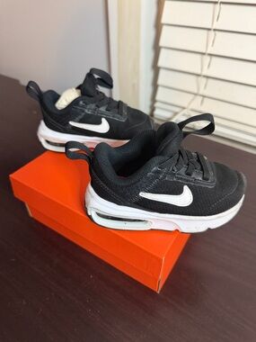 Nike Air Max | Black and White | Size 6 Toddler